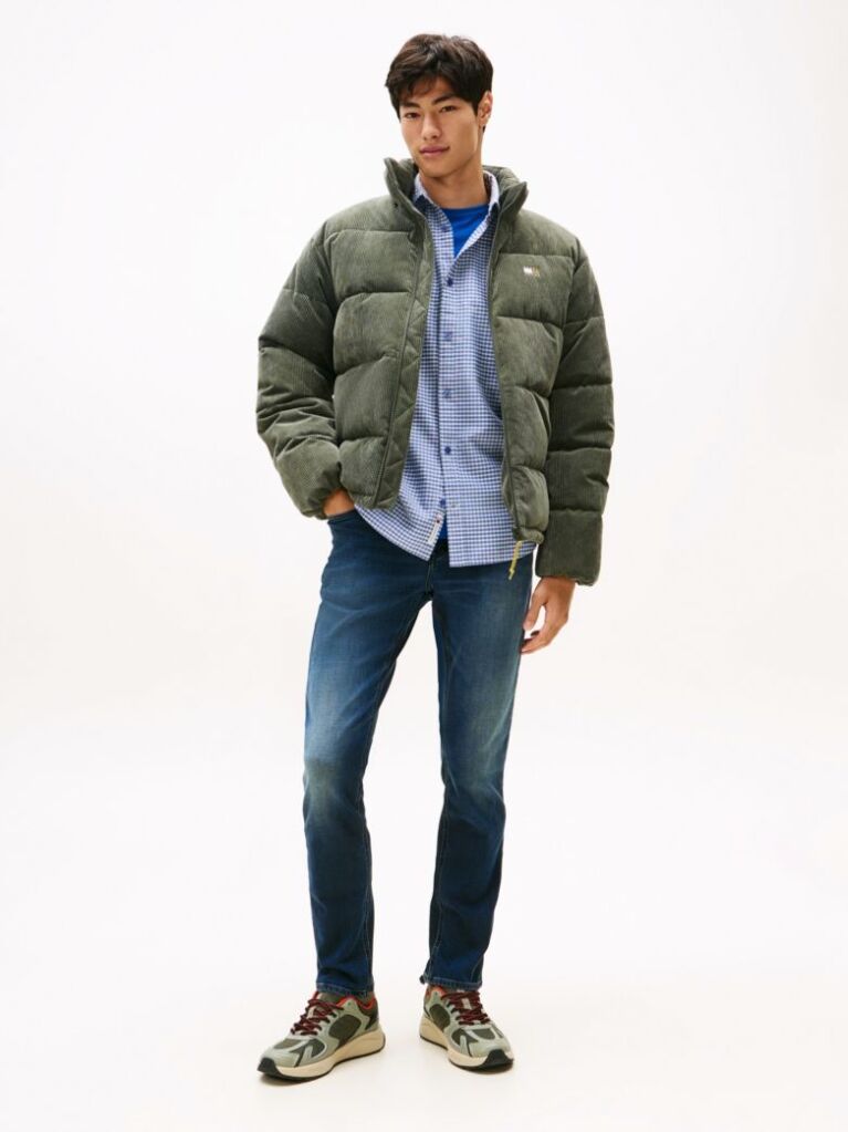 Denim These jeans are made from stretch cotton denim in a slim fit.  Men